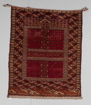 100. MATTA. Antik Turkmensk Ensi. 149,5 x 121.
