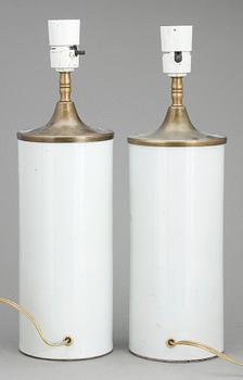 BORDSLAMPOR/VASER, ett par, porslin, Kina, 1900-tal.