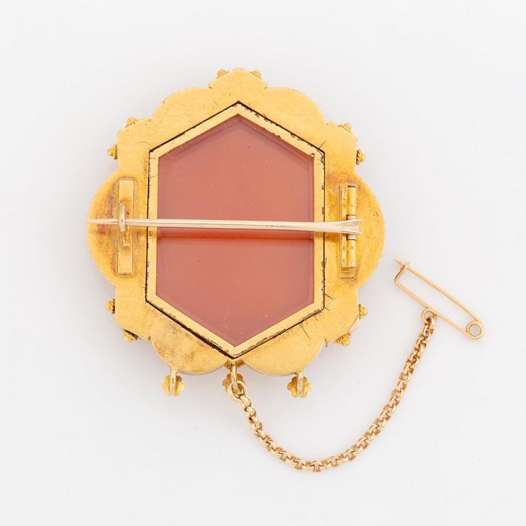 A 19th century 14K gold brooch with a hardstone cameo.