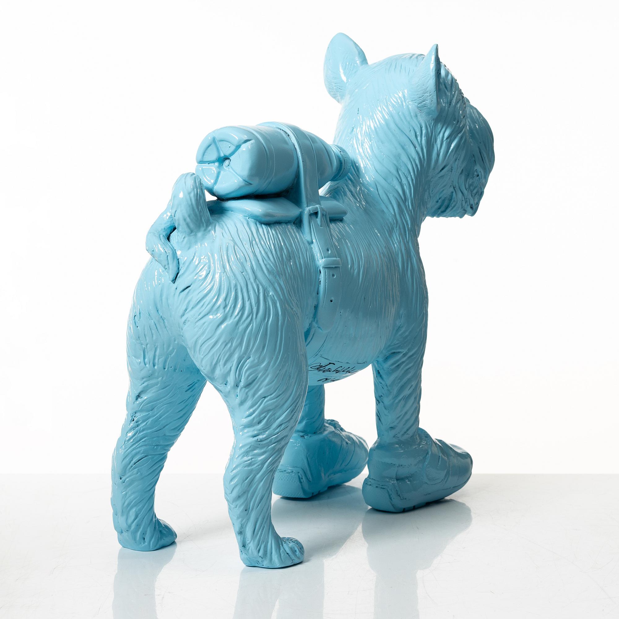 William Sweetlove, "Cloned Griffon Bruxellois with pet bottle" (Blue).