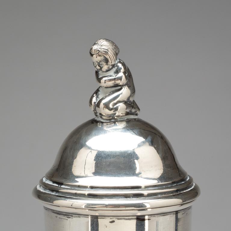 SHAKER, silver, Cort Hannibal, Köpenhamn, 1931. Vikt tot ca 315g.