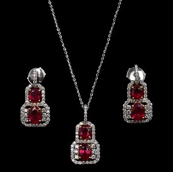 453. GARNITYR, briljantslipade diamanter ca 1.40 ct. Burmesiska rubiner ca 5.97 ct. Vikt 13,4 g.