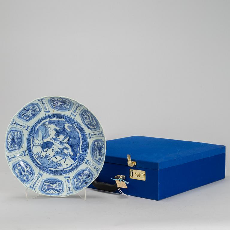A blue and white kraak dish, Ming dynasty, Wanli (1572-1622).