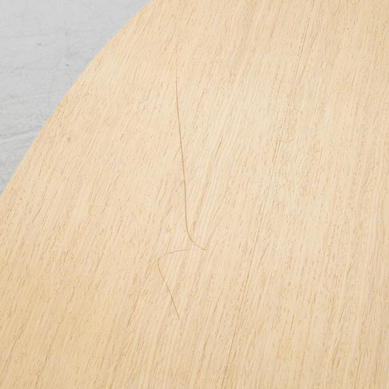 Lievore Altherr Molina, matbord, 'Eolo', Arper.