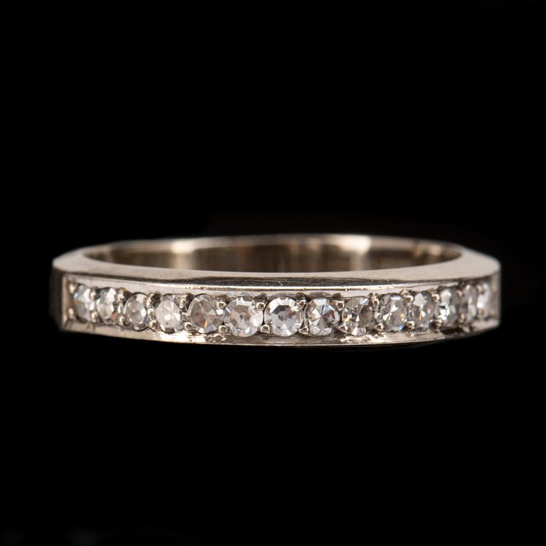 RING, 18k vitguld med enkelslipade diamanter ca 0,28ct. Vikt ca 2,5g.