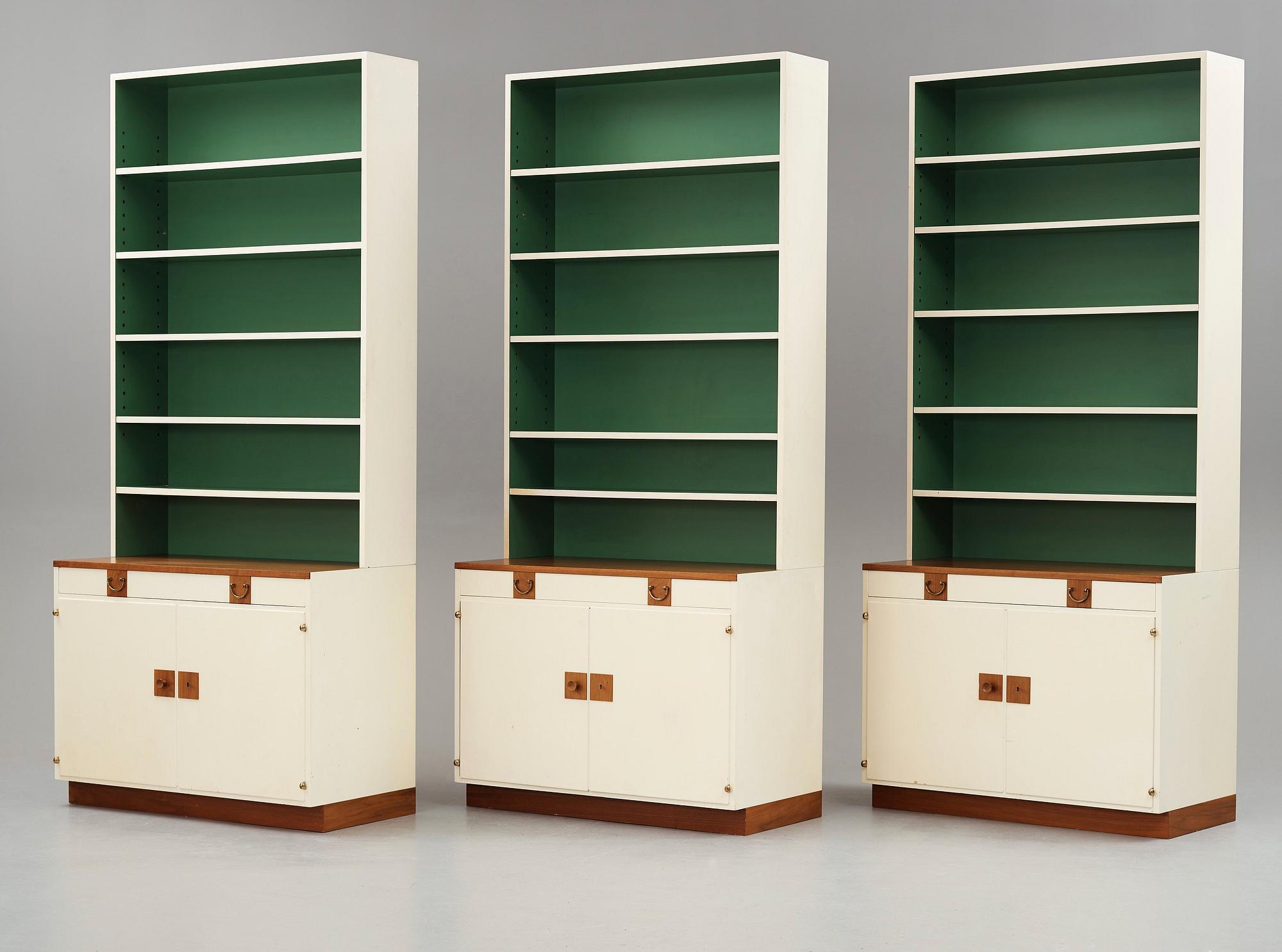 Josef Frank, bokhyllor, 3 st, Firma Svenskt Tenn, modell 2255, 1900-talets mitt, proveniens Estrid Ericson.