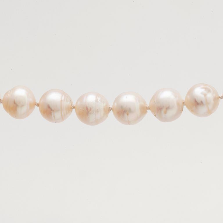 Pearl necklace, cultured pearls approx 8-8,5 mm, clasp 18k gold smaller cultured pearls, Alton Falköping.