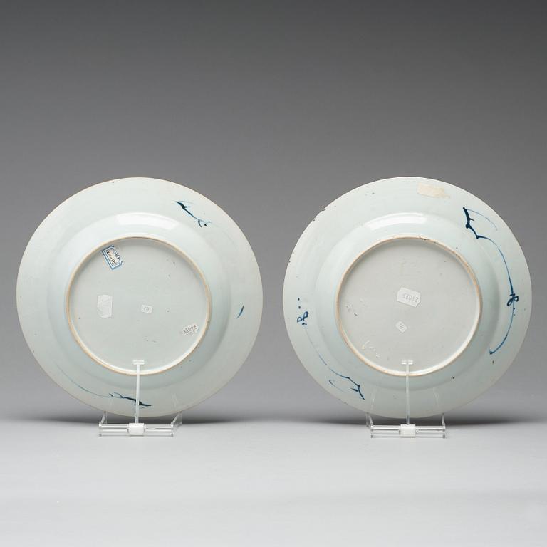A pair of blue and white dishes, Qing dynasty, early 18th Century.