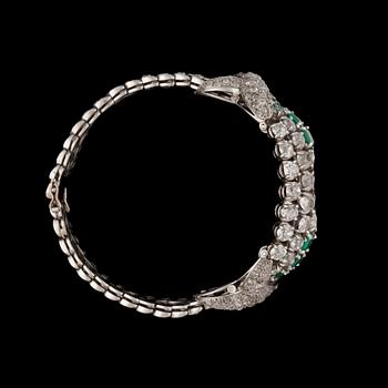 A emerald and old-cut diamond app. tot. 16 cts bracelet.