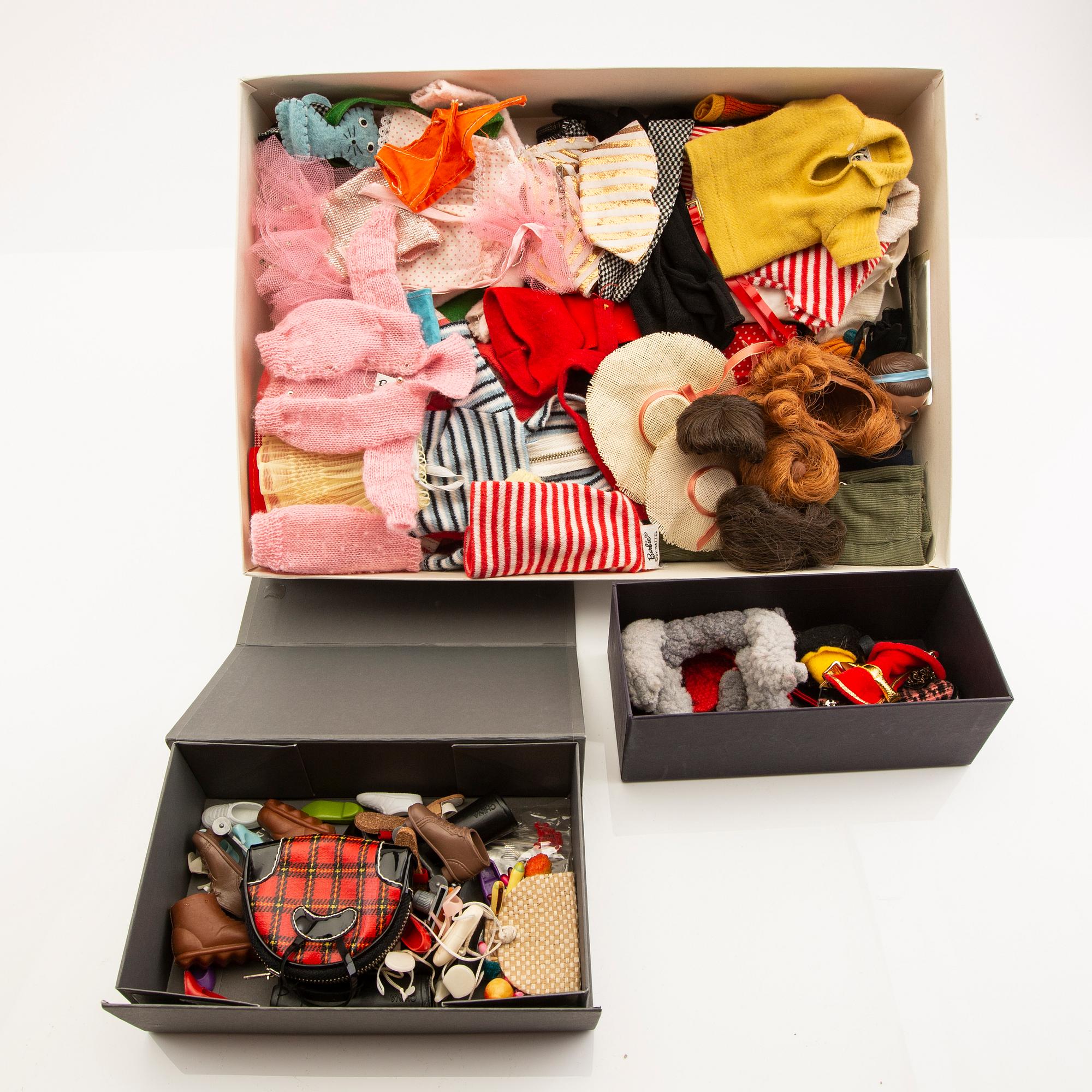 Dolls 4 pcs and accessories Mattel Japan second half of the 20th century.
