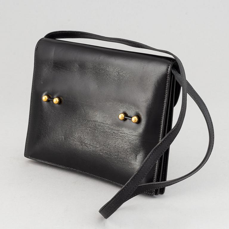 Hermès, a vintage leather bag.