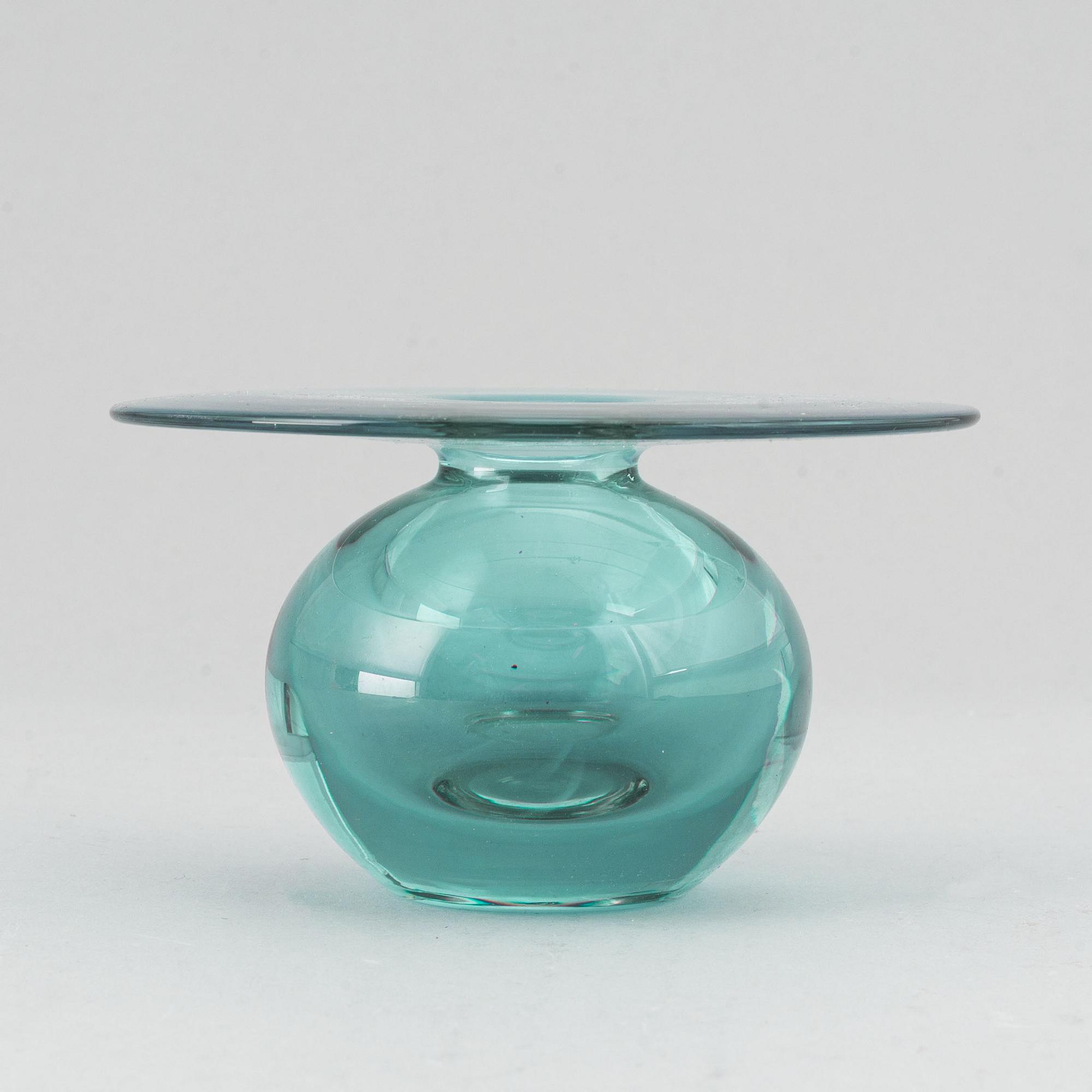 A signed 'Saturn' glass vase by Nanny Still, Riihimäen Lasi Oy, Finland.