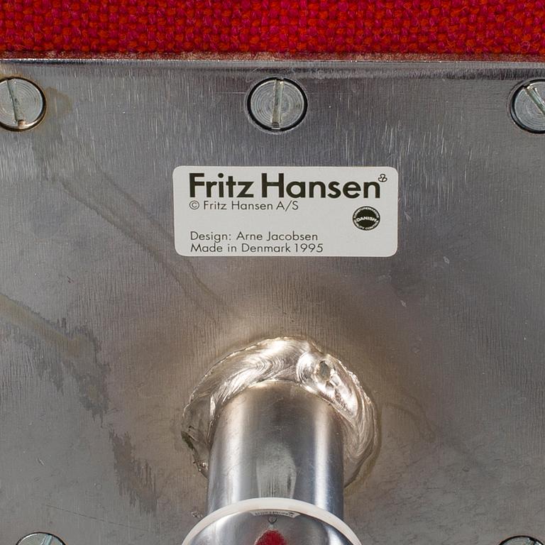 ARNE JACOBSEN, fåtöljer, ett par, "Svanen", Fritz Hansen, 1995.