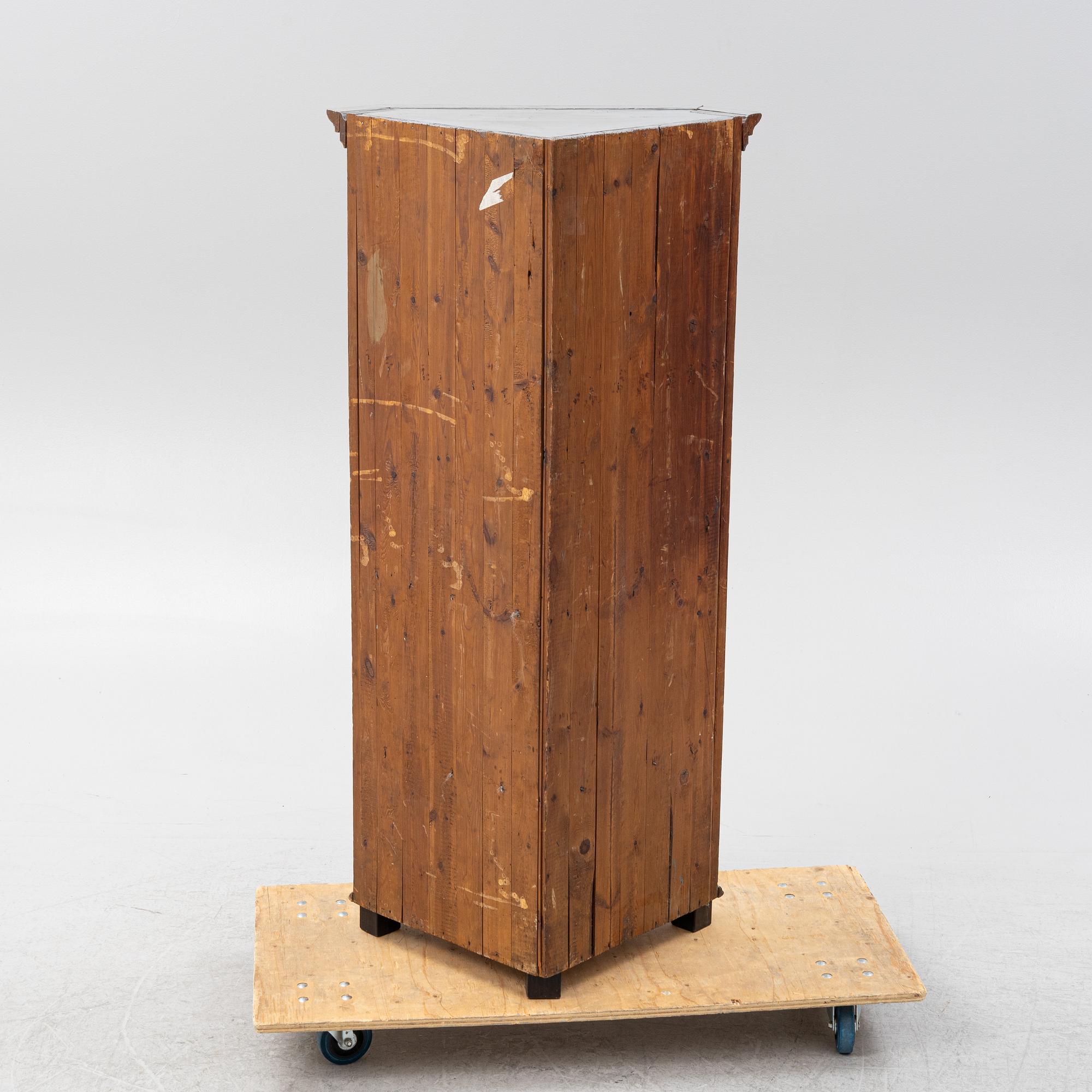 Hörnskåp, 1800-talets andra hälft.