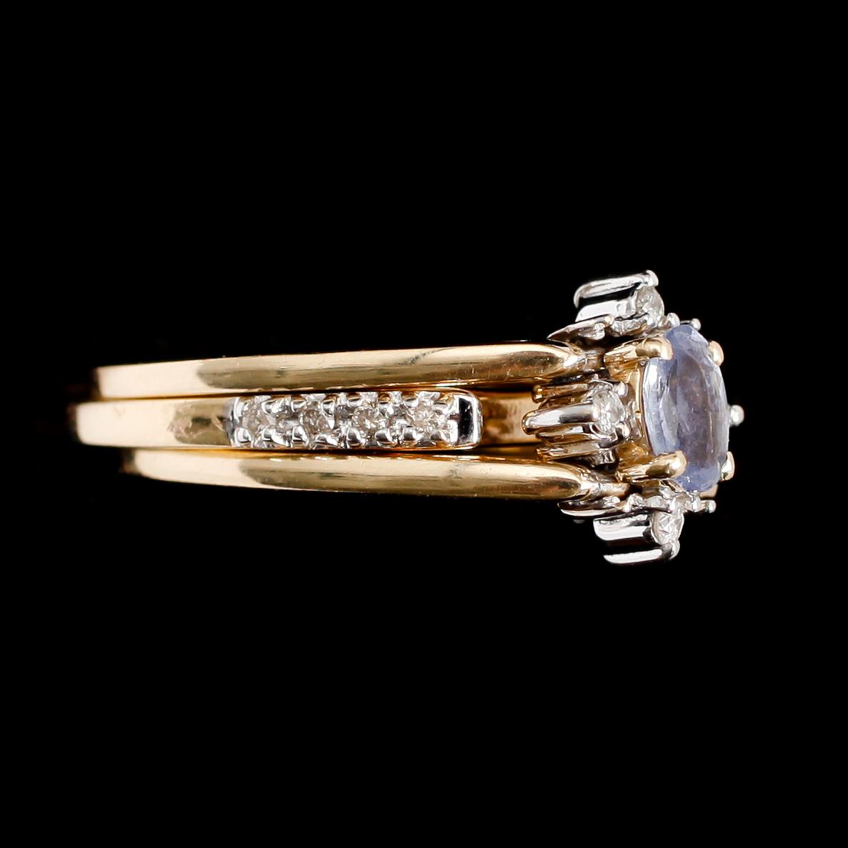 RING, 14 k guld, med briljantslipade diamanter och blå safir.