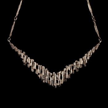COLLIER, sterlingsilver, Kultaseppa Saalovaara, Åbo, Finland. Vikt 19 g.