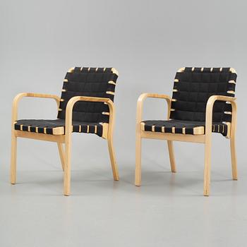 KARMSTOLAR, 2 st, modell 45, Alvar Aalto, Artek. Modellen formgiven 1947.