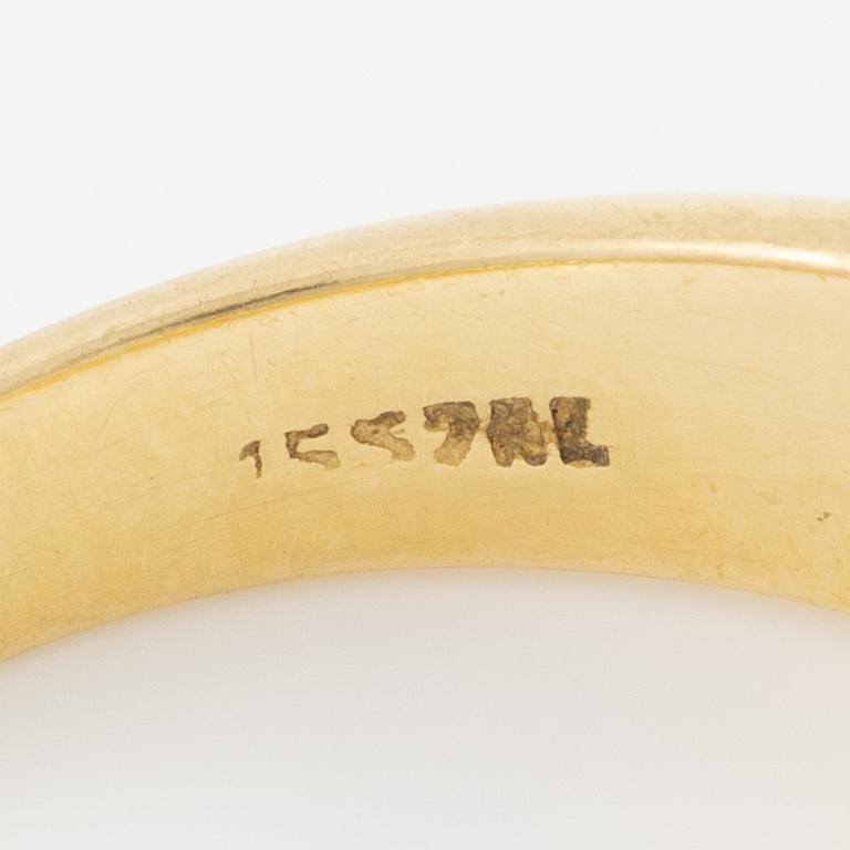 Ring, 18K gold with coral and octagon-cut diamonds.