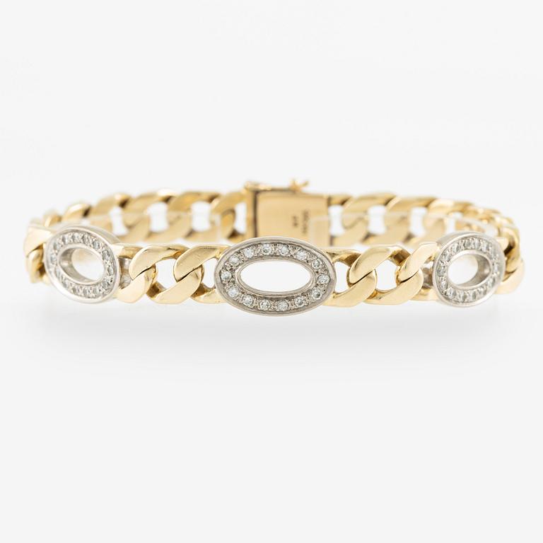 Arm bracelet, 14K gold with brilliant-cut diamonds.