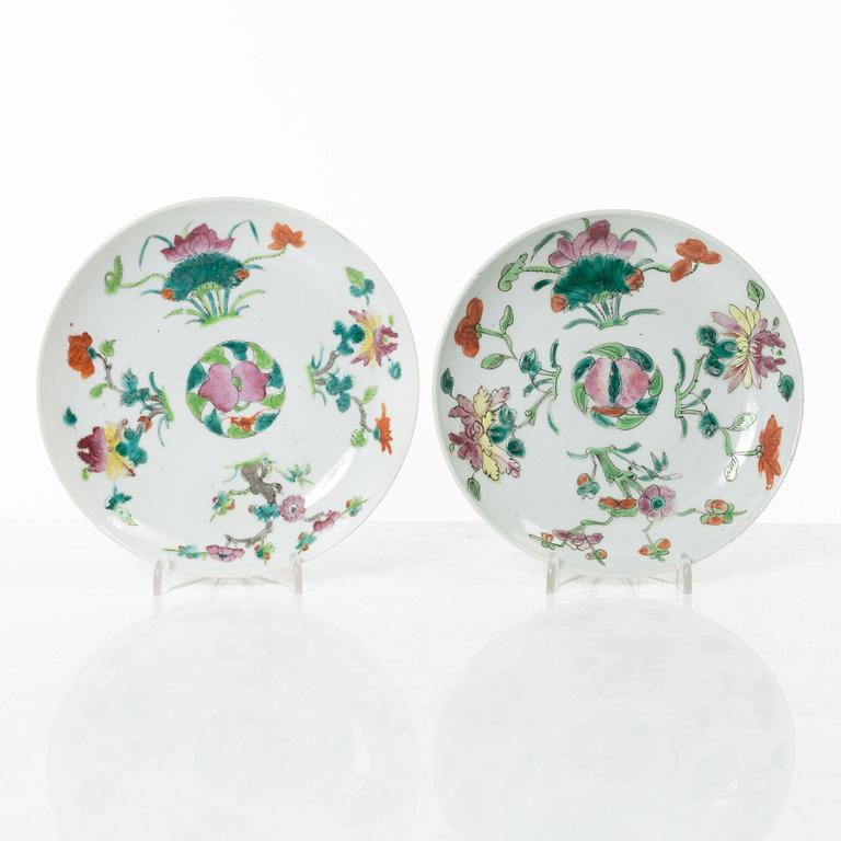 Skålar, sex stycken samt fat, sex stycken, porslin, Kina, sen Qingdynasti / 1900-tal.