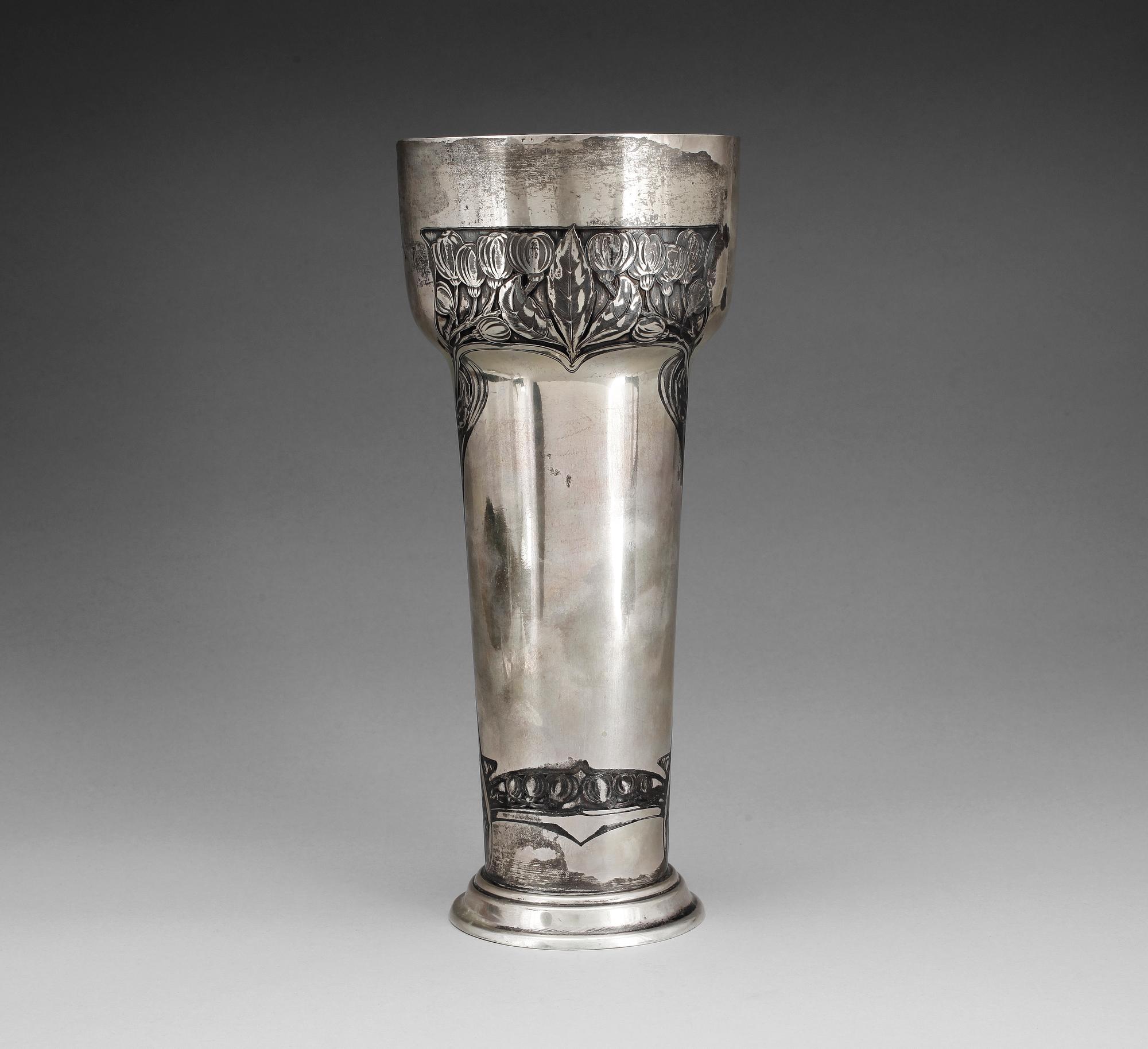 VAS, silver, jugend, L Bertsch Karlsruhe, Tyskland. 1900-talets början. Ca 1095g.
