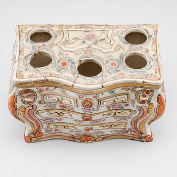 TULPANVAS, porslin, Kina, Qianlong 1736-1795.