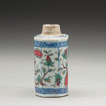 A 'European Subject' tea caddy, Qing dynasty, Qianlong (1736-95).