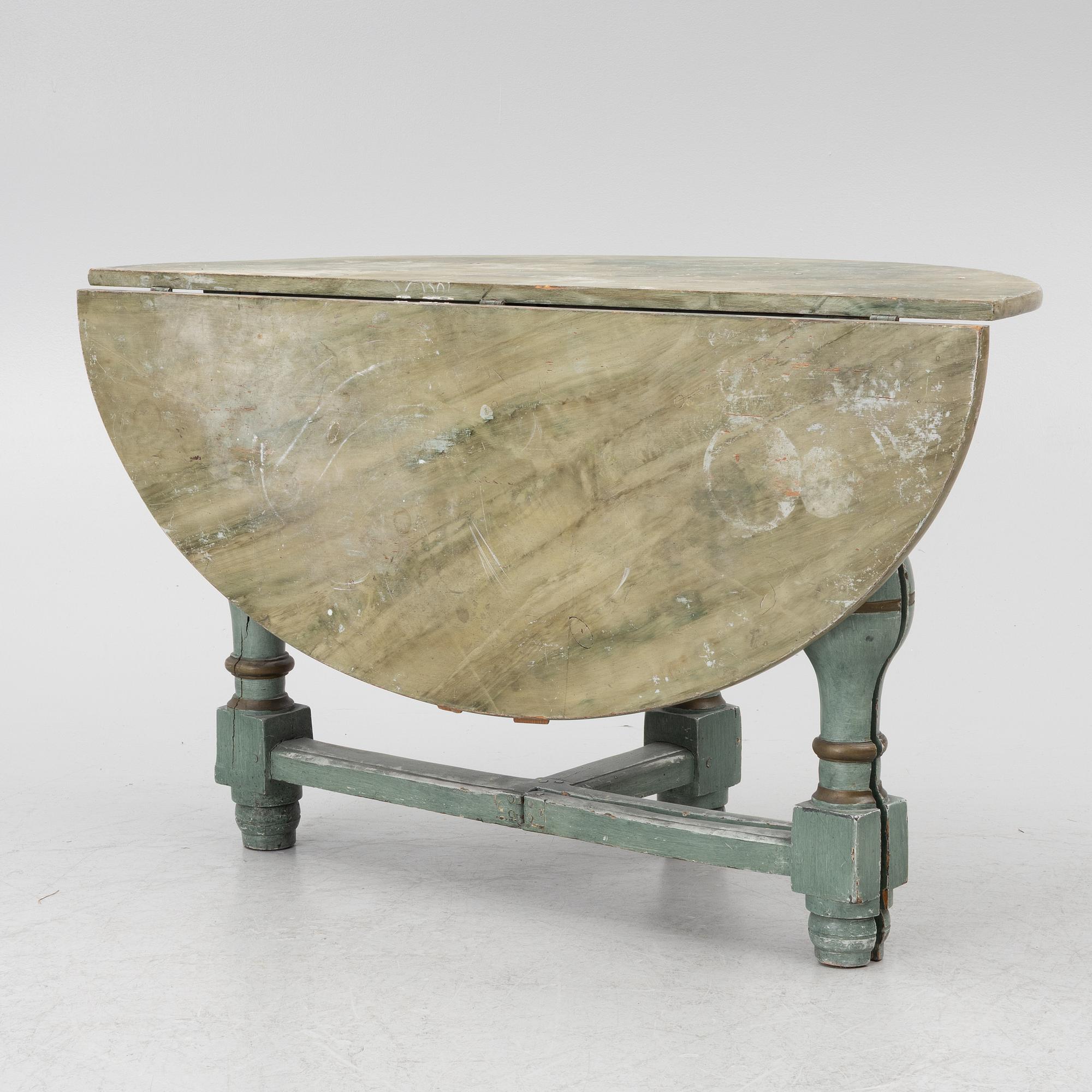 Drop-leaf table, 18th century.