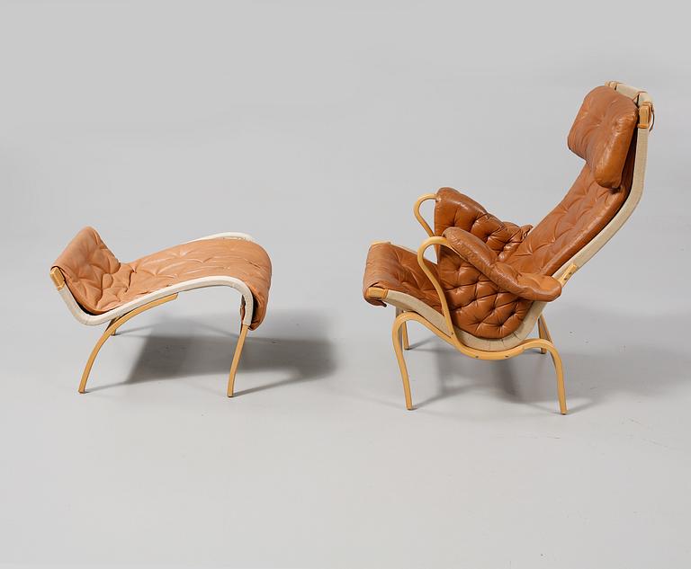 FÅTÖLJ samt FOTPALL, "Pernilla", Bruno Mathsson, Dux, 1900-talets andra hälft.