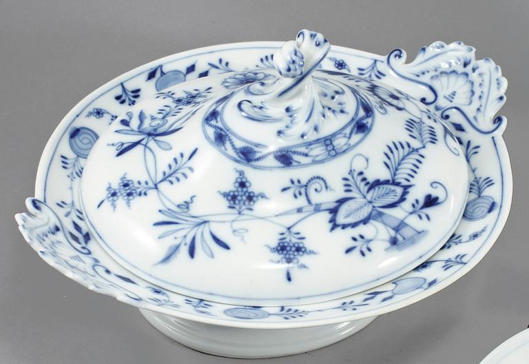 TALLRIKAR, 6 st samt TERRIN, porslin, Meissen-liknande märke, 1900-tal.