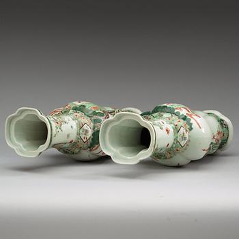 A pair of famille verte vases, Qing dynasty, late 19th Century.