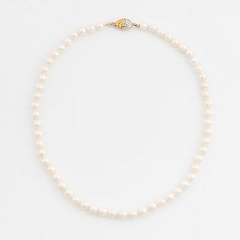Cultured pearl necklace, clasp 18K gold.