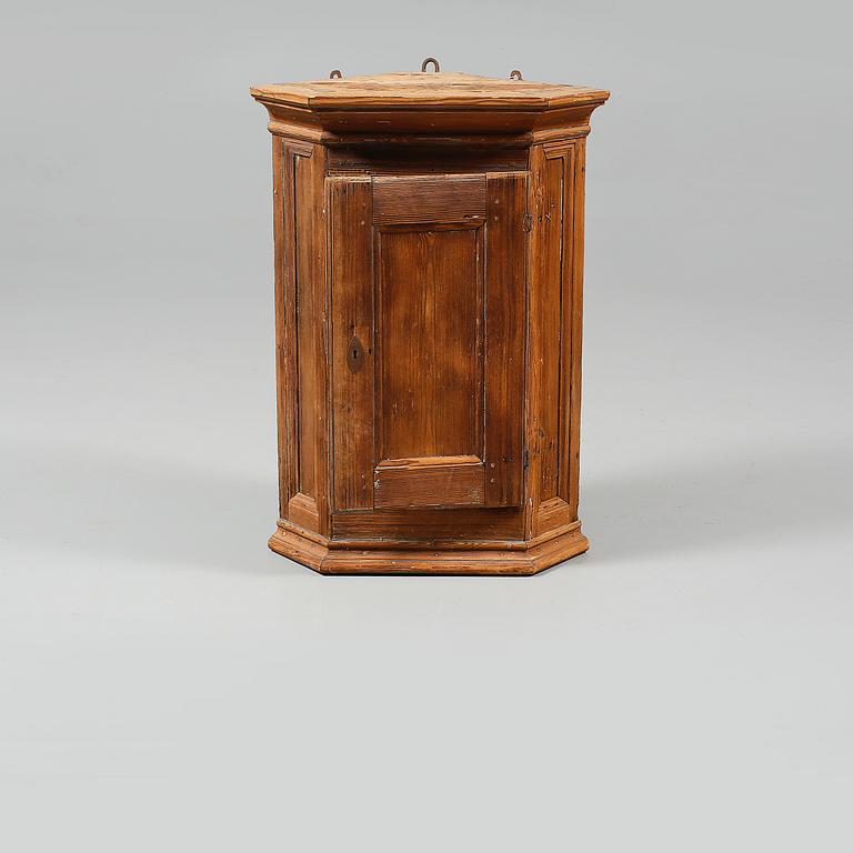 HÄNGSKÅP, 1800-tal.