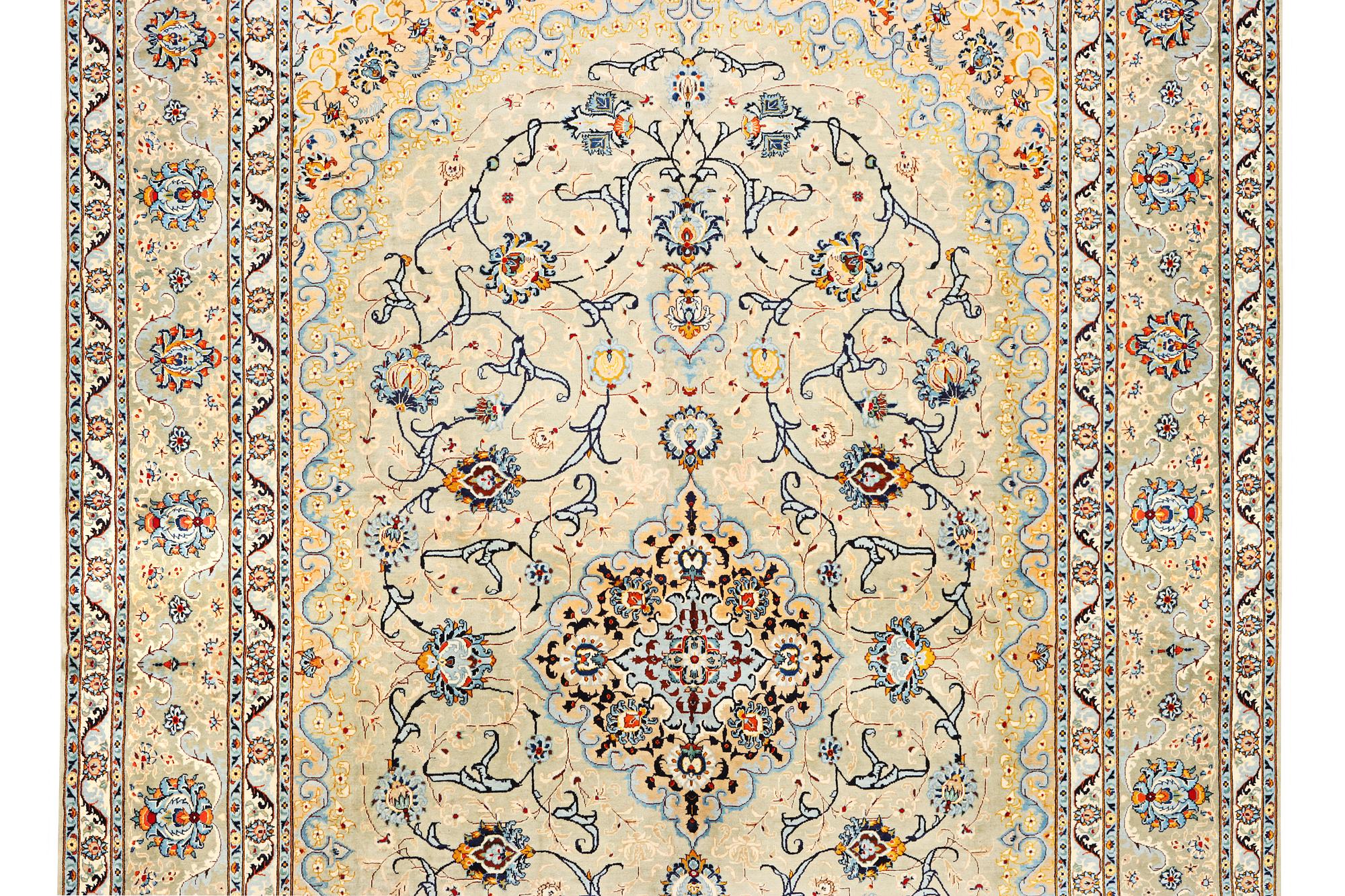 A so called Royal Kashan carpet, c. 468 x 313 cm.