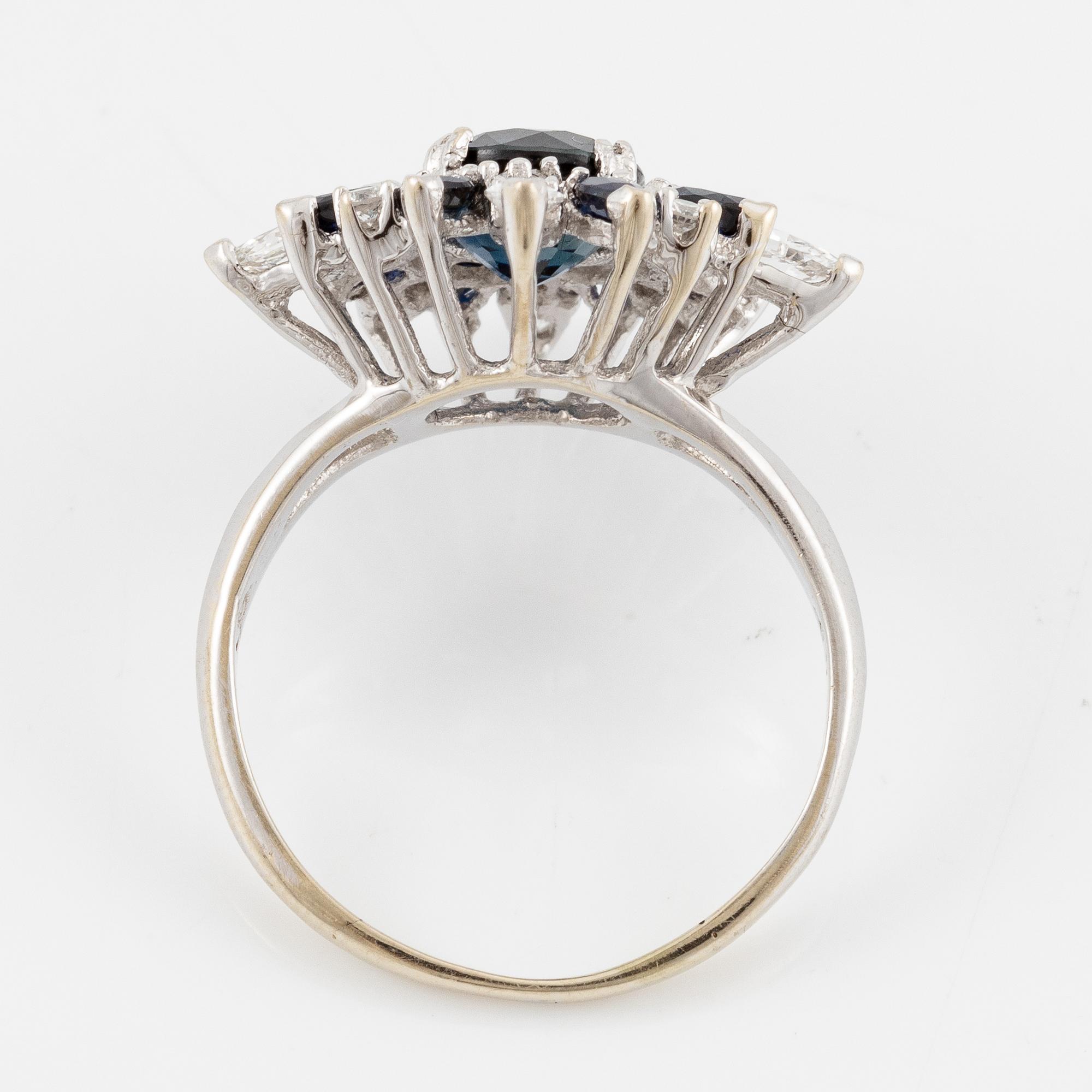 Ring 18K white gold with dark sapphires, pear-shaped and brilliant-cut diamonds.