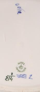 TERRIN MED LOCK OCH FAT, porslin, "Musselmalet", Royal Copenhagen.