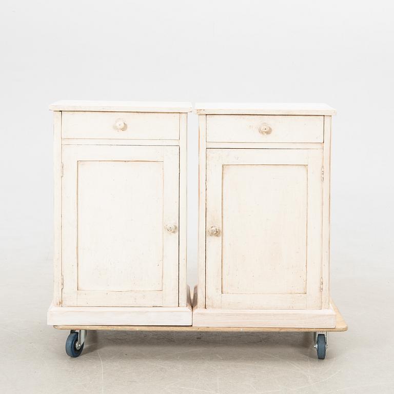 Sängbord/skåp, ett par, 1900-talets första hälft.