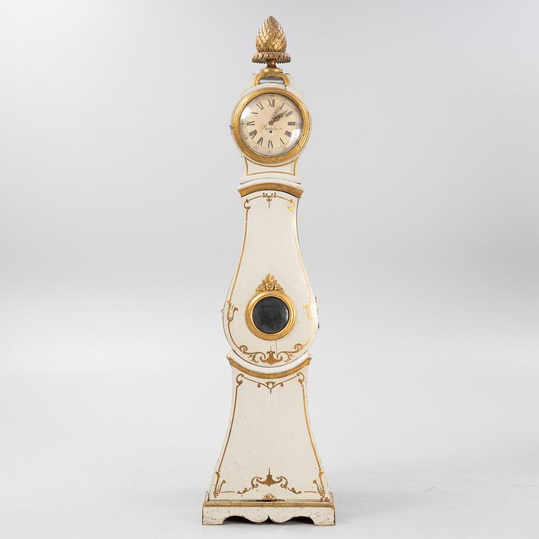 A long-case clock, 19th century.