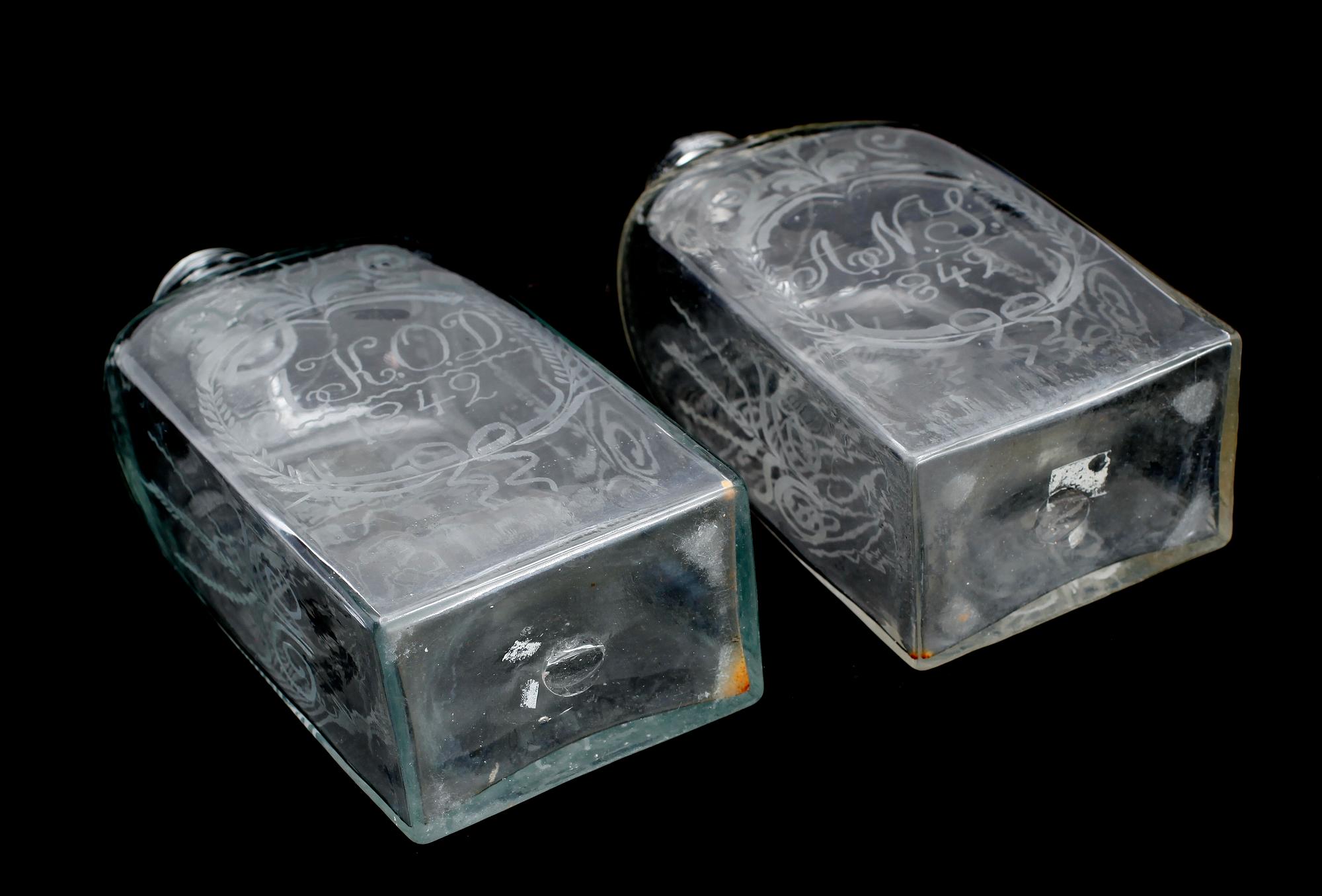 BRÄNNVINSPLUNTOR, 2 st, glas, daterade 1842.