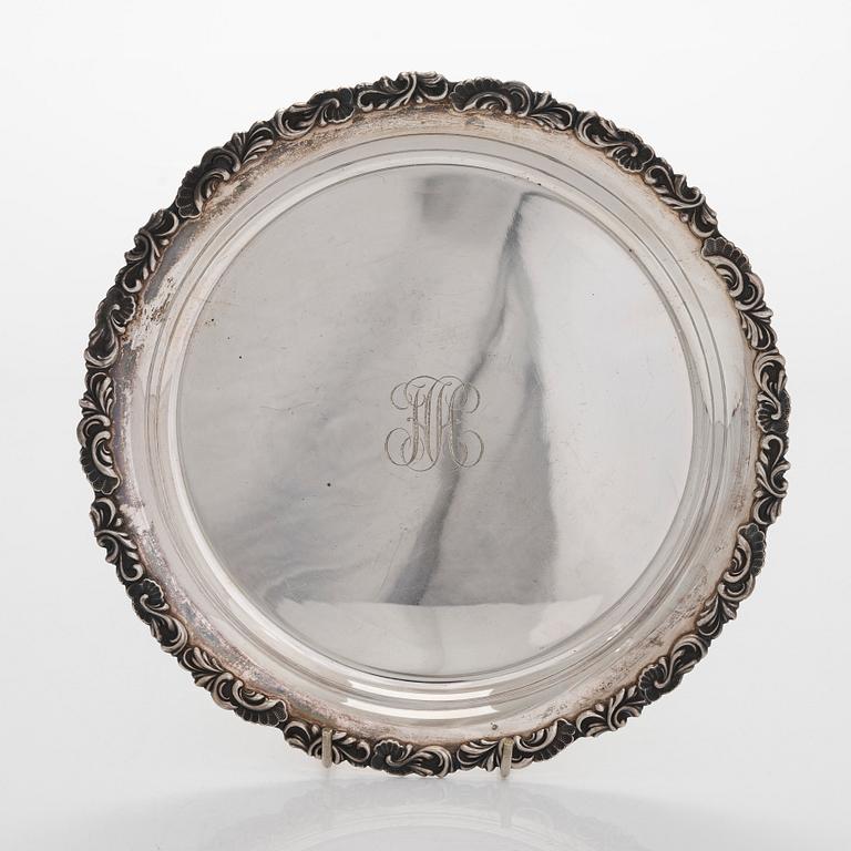 A set of two vases, a dish and a salt cellar with spoon, silver, Hämeenlinna and Helsinki 1929-52.