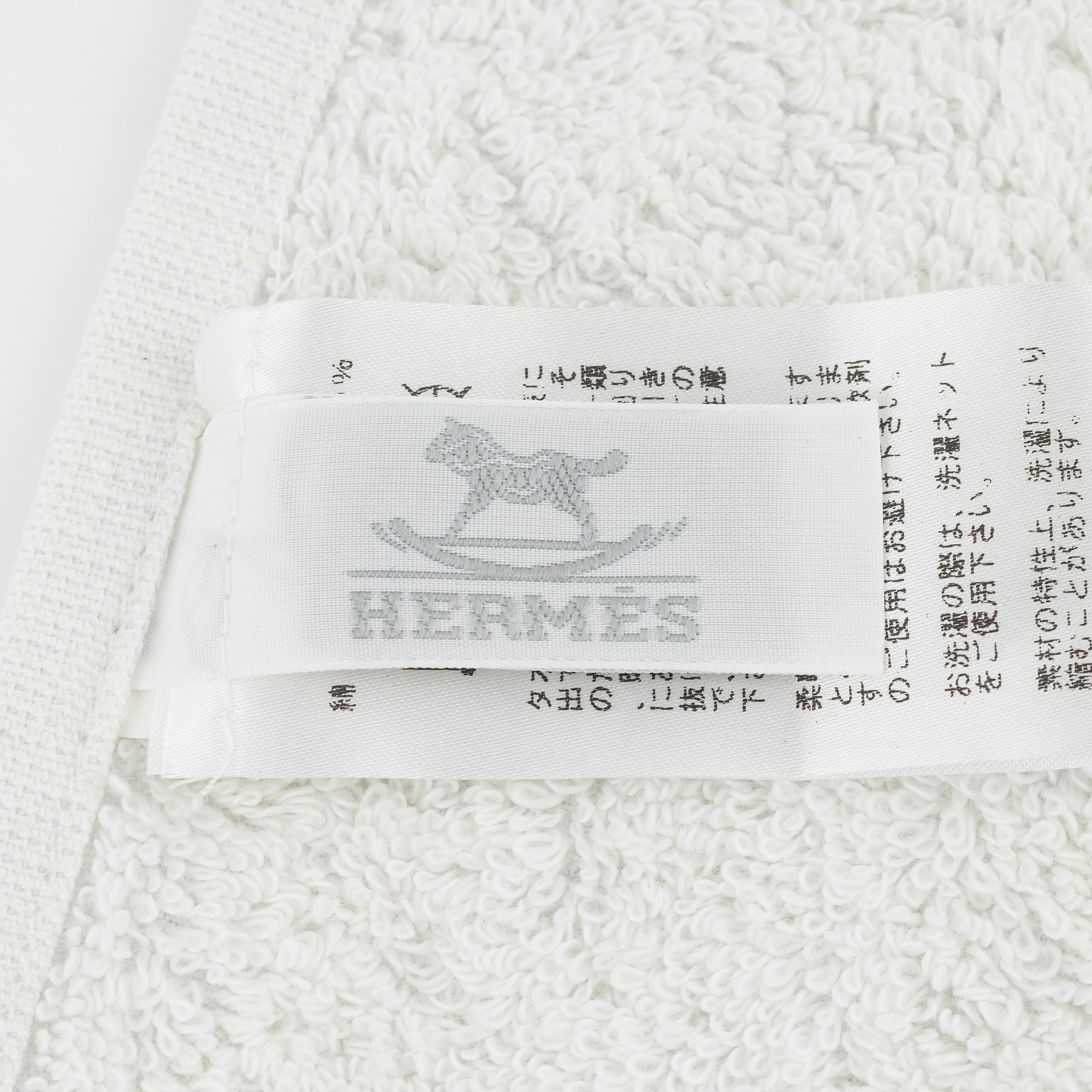 Hermès, two 'Avalon' cotton towels.