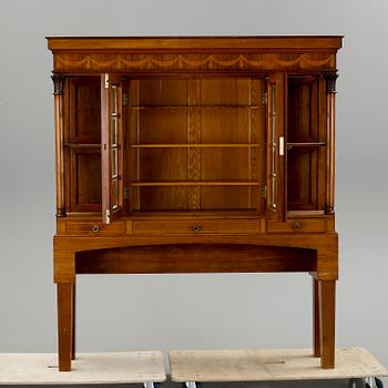 VITRINSKÅP, mahogny, 1920-30-tal.