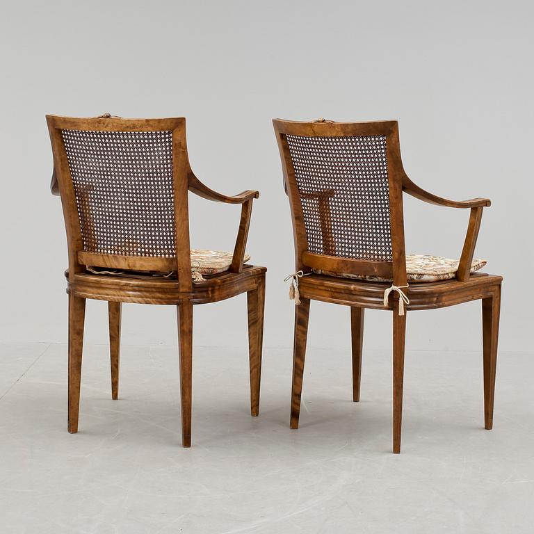 KARMSTOLAR, ett par, gustaviansk stil, 1900-talets första hälft.