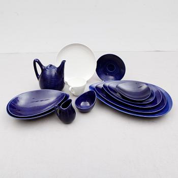 SERVISDELAR, 43 delar, porslin, "Blå Eld", Hertha Bengtsson, Rörstrand.