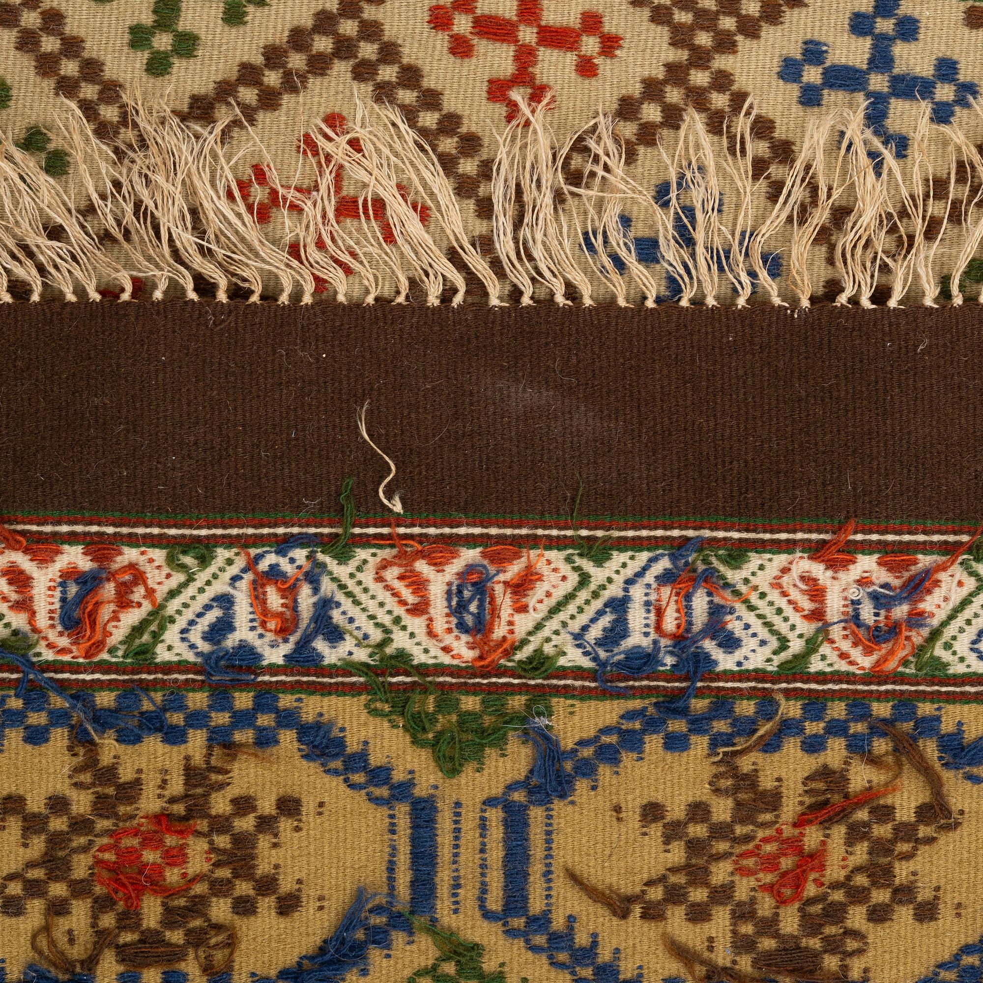 Bänkalängd, allmoge, krabbasnår, 1900-tal. 237 x 62 cm.