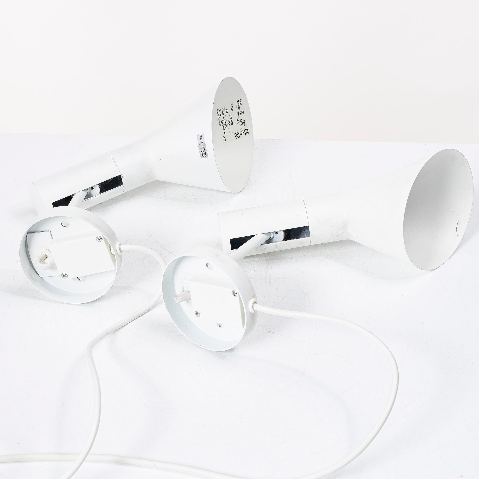 Arne Jacobsen, Wall lamps a pair model 33090 "AJ", Louis Poulsen.
