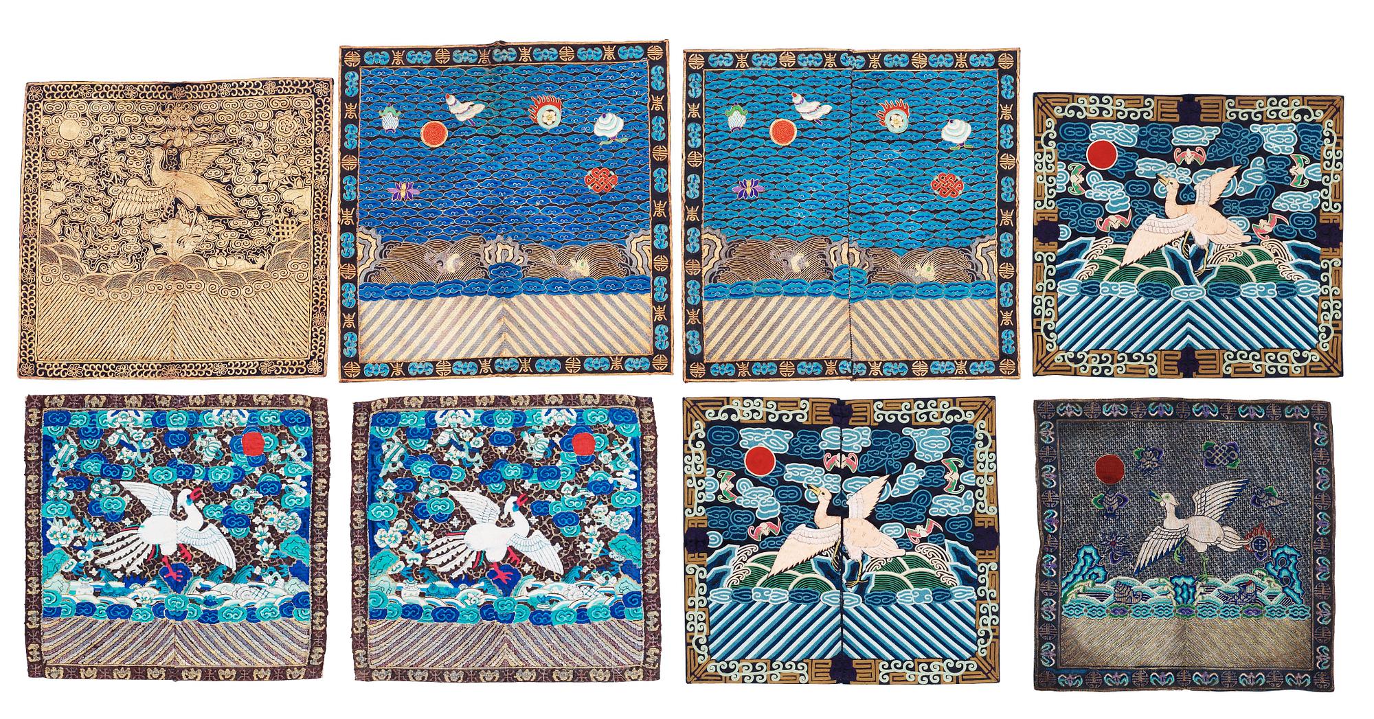 RANGMÄRKEN, 8 st., siden, s.k. Buzis. Ca 28-33 x 29,5-33,5 cm vardera. Kina omkring 1900.