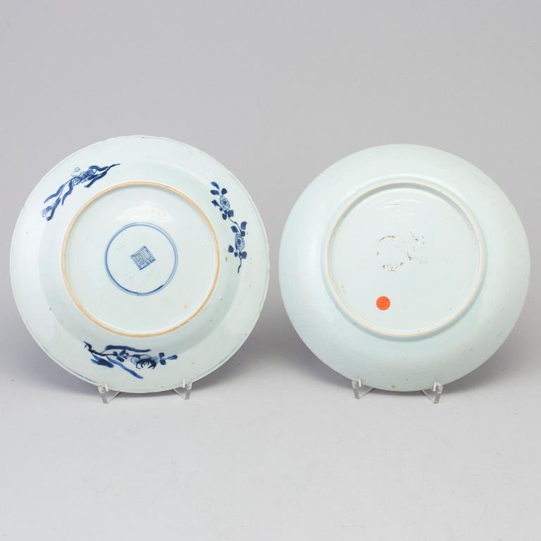 TALLRIKAR, 2 st, porslin, Kina, 1800/1900-tal.
