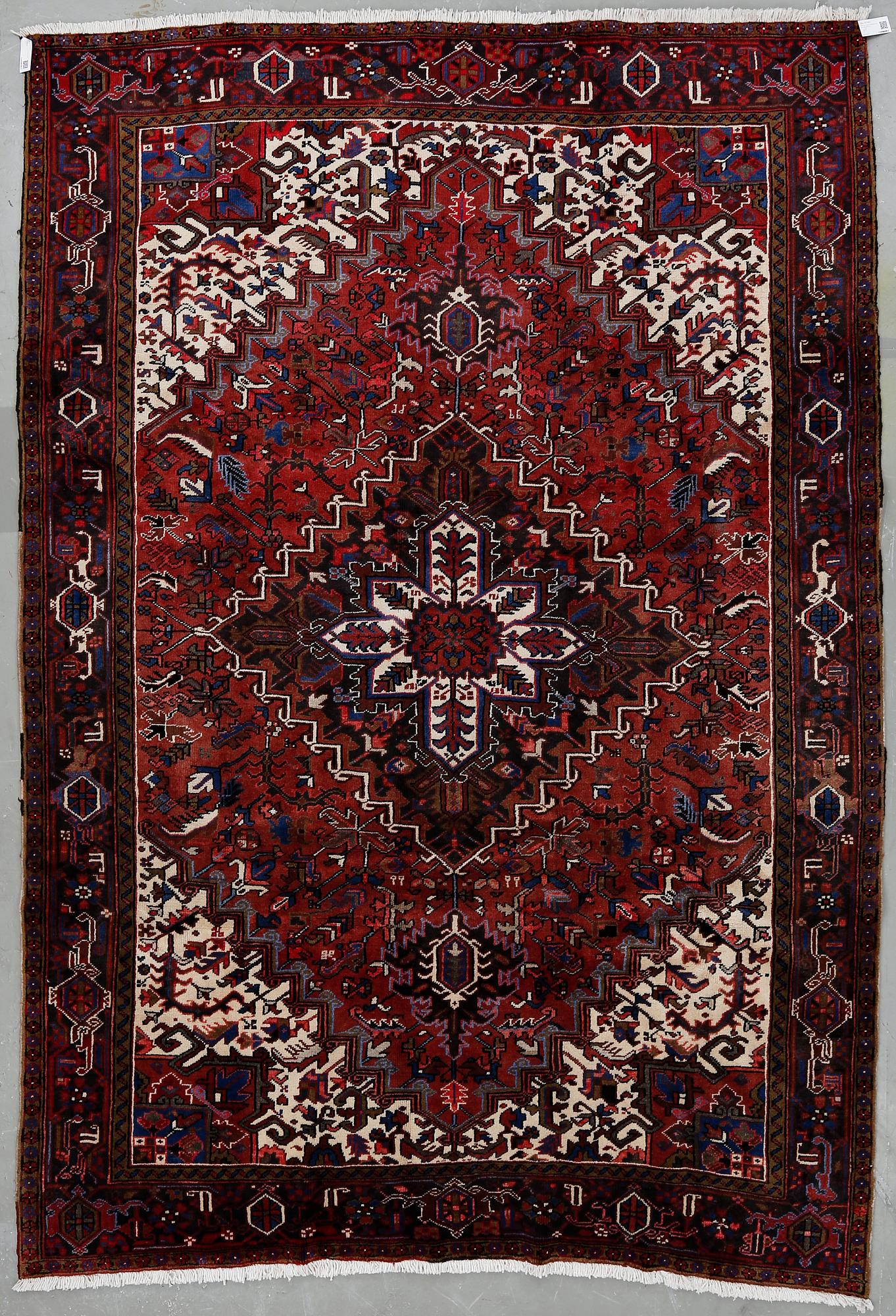 MATTA, Heriz, sannolikt old. Ca 335x235 cm.