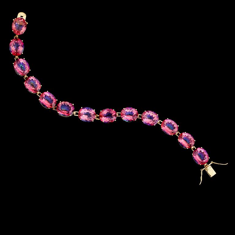 ARMBAND, förgyllt sterlingsilver, rosa behandlade topaser. Vikt ca 24,7 g.